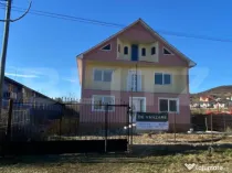 Casă modernă de vânzare – 210 mp utili | teren 15 arii