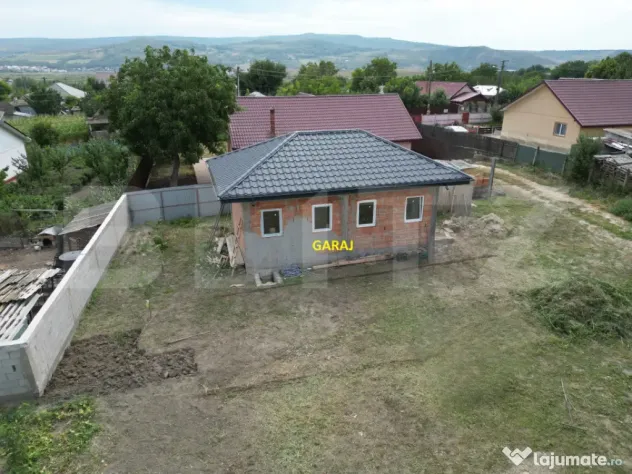 Proiect Casă + garaj în construcție – teren 553 mp, Hol