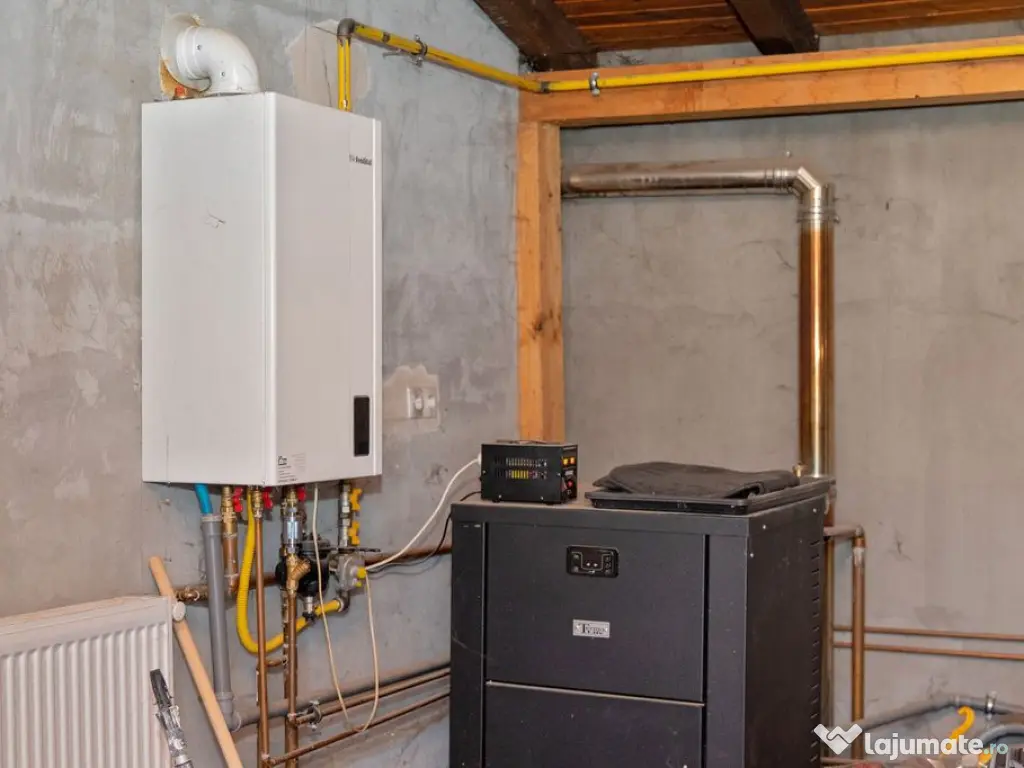 Vilă P+M, Clujului, 190 mp, teren 520 mp, singur în cur...