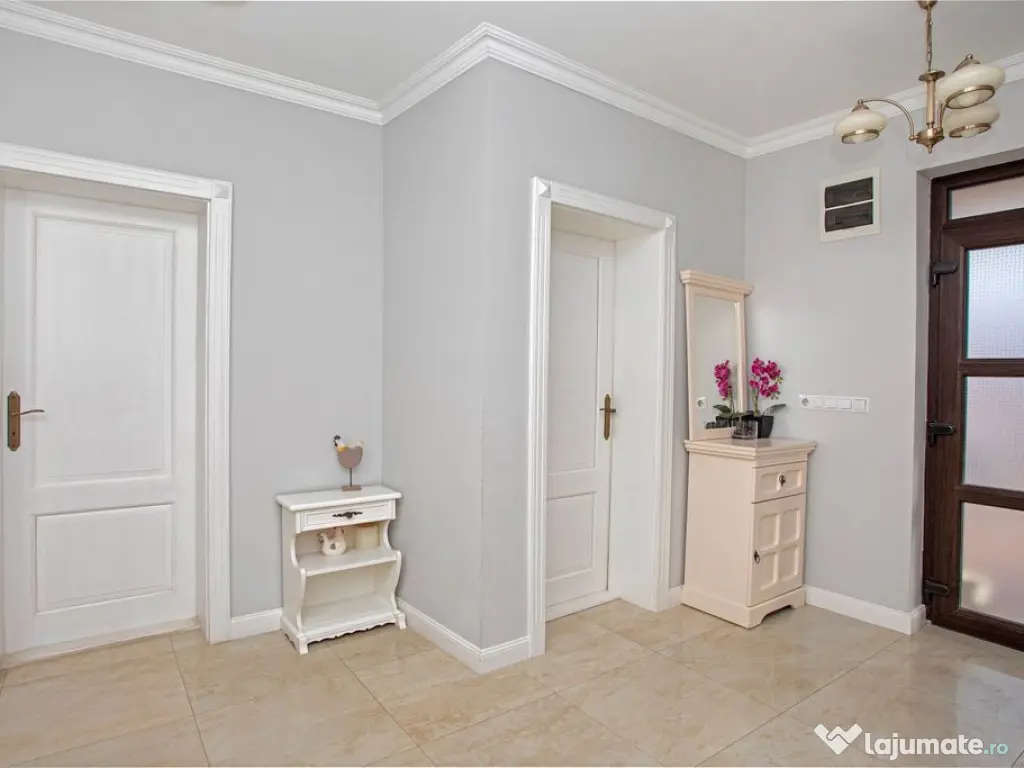 Vilă P+M, Clujului, 190 mp, teren 520 mp, singur în cur...