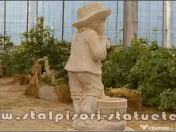 Statuetă băiat cu hârleț, galben patinat, model S60. 