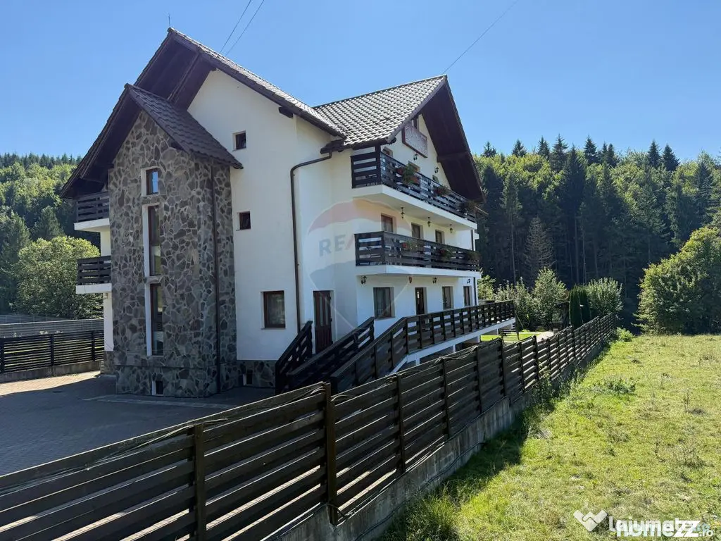 Pensiune cu 14 camere de vânzare Bucovina lângă pârti...