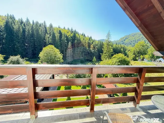 Pensiune cu 14 camere de vânzare Bucovina lângă pârti...