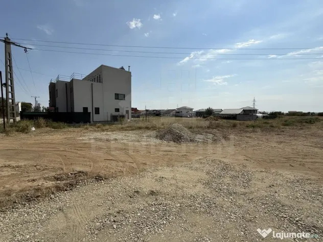 435mp-Damila-In spate la vama-Intravilan-Utilitati-Str Fi...