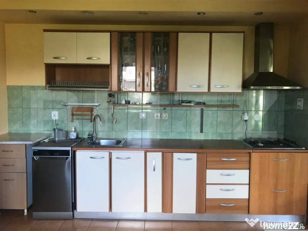 Casa cu 5 camere, 198 mp utili, 600 mp teren, in cartierul P