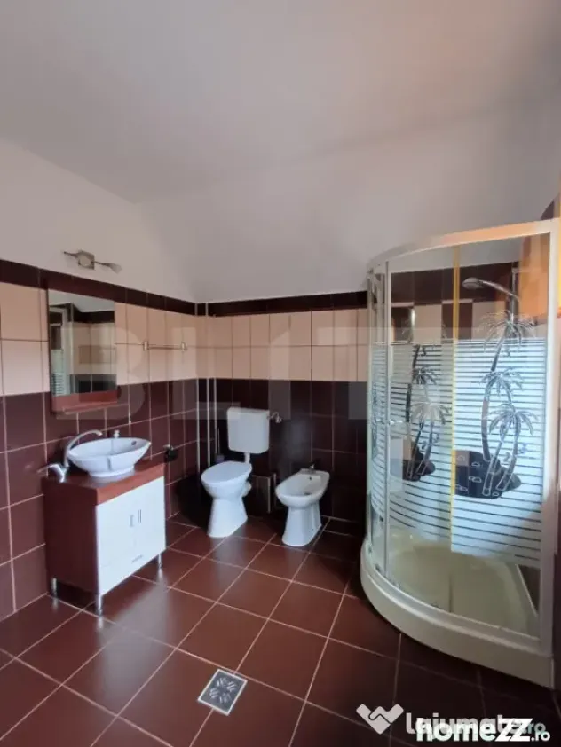 Casa cu 5 camere, 198 mp utili, 600 mp teren, in cartierul P