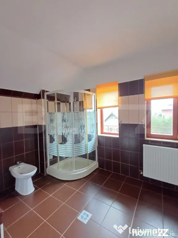 Casa cu 5 camere, 198 mp utili, 600 mp teren, in cartierul P