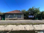 Bocsa Romana, 2 Corpuri de cladire cu Teren si garaj, la Str