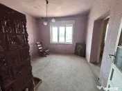 Bocsa Romana, 2 Corpuri de cladire cu Teren si garaj, la Str