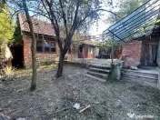 Bocsa Romana, 2 Corpuri de cladire cu Teren de 555 mp. si ga 