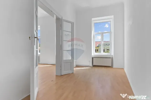 Apartament 3 camere, nemobilat, prima inchiriere-central