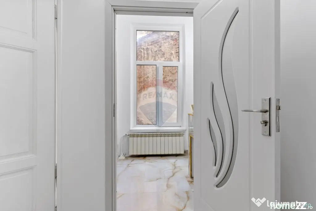 Apartament 3 camere, nemobilat, prima inchiriere-central