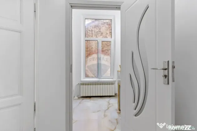 Apartament 3 camere, nemobilat, prima inchiriere-central