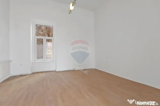 Apartament 3 camere, nemobilat, prima inchiriere-central
