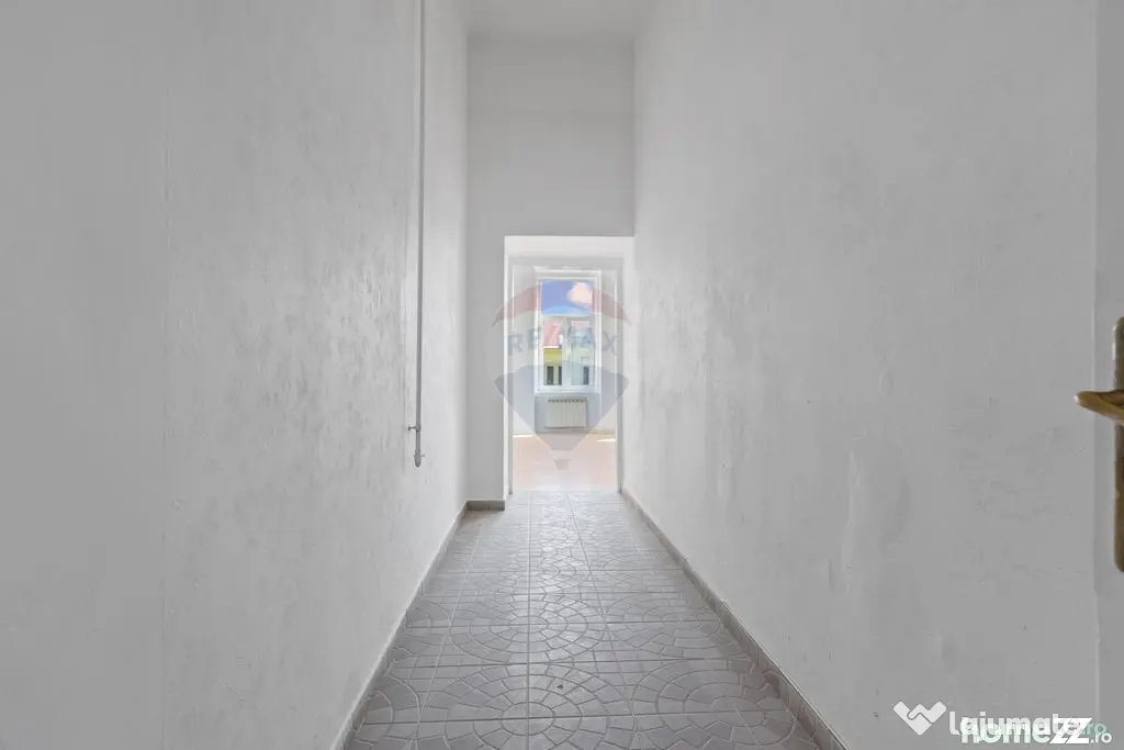Apartament 3 camere, nemobilat, prima inchiriere-central