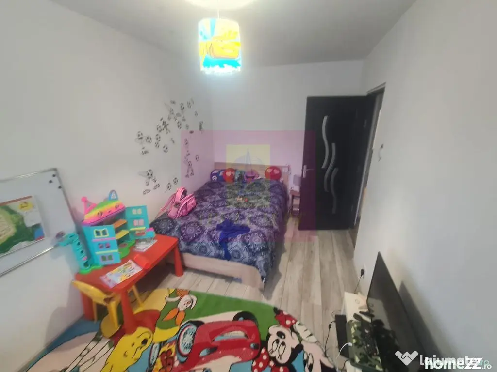 Apartament cu 3 camere de vanzare in Campina - Zona Cuza - Campina (Prahova)