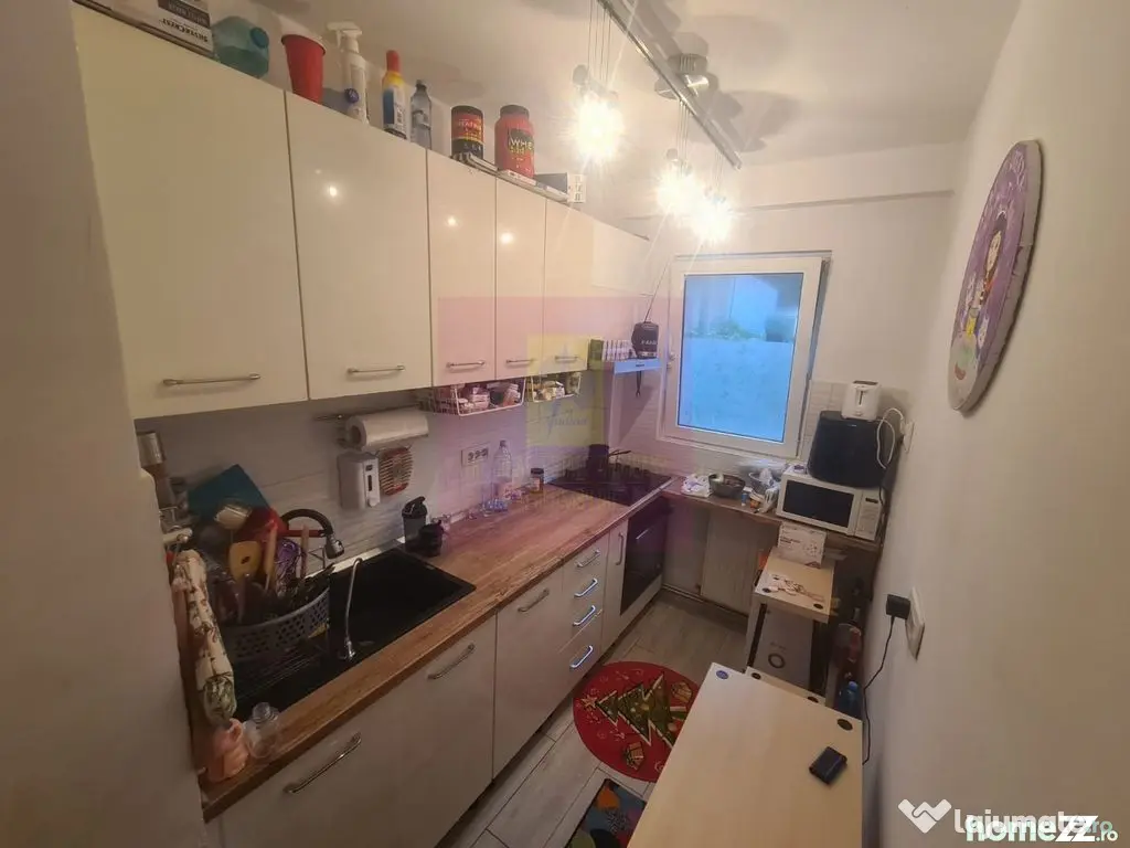 Apartament cu 3 camere de vanzare in Campina - Zona Cuza