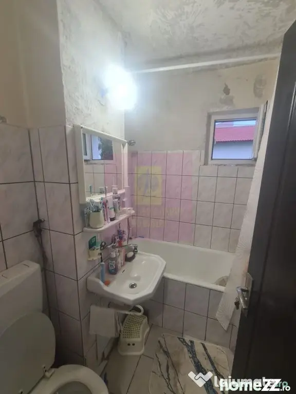 Apartament cu 3 camere de vanzare in Campina - Zona Cuza