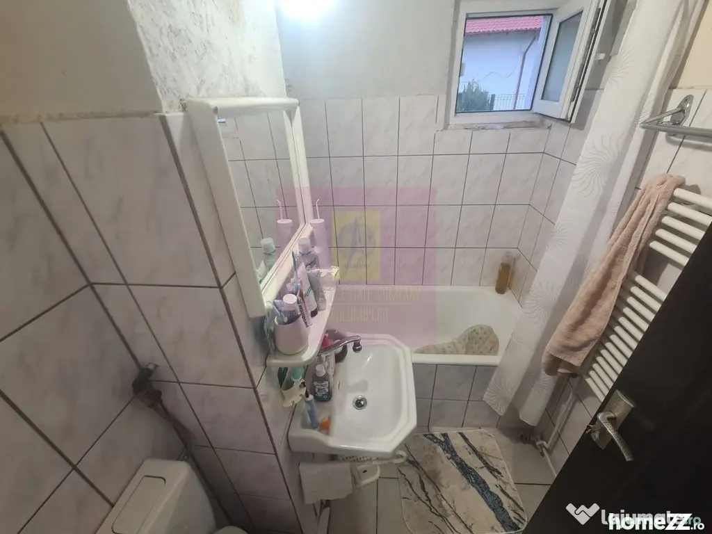 Apartament cu 3 camere de vanzare in Campina - Zona Cuza