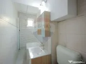 De vânzare apartament cu 3 camere, etajul 1, Strada Bors... 