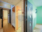 De vânzare apartament cu 3 camere, etajul 1, Strada Bors... 