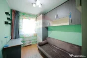 De vânzare apartament cu 3 camere, etajul 1, Strada Bors... 