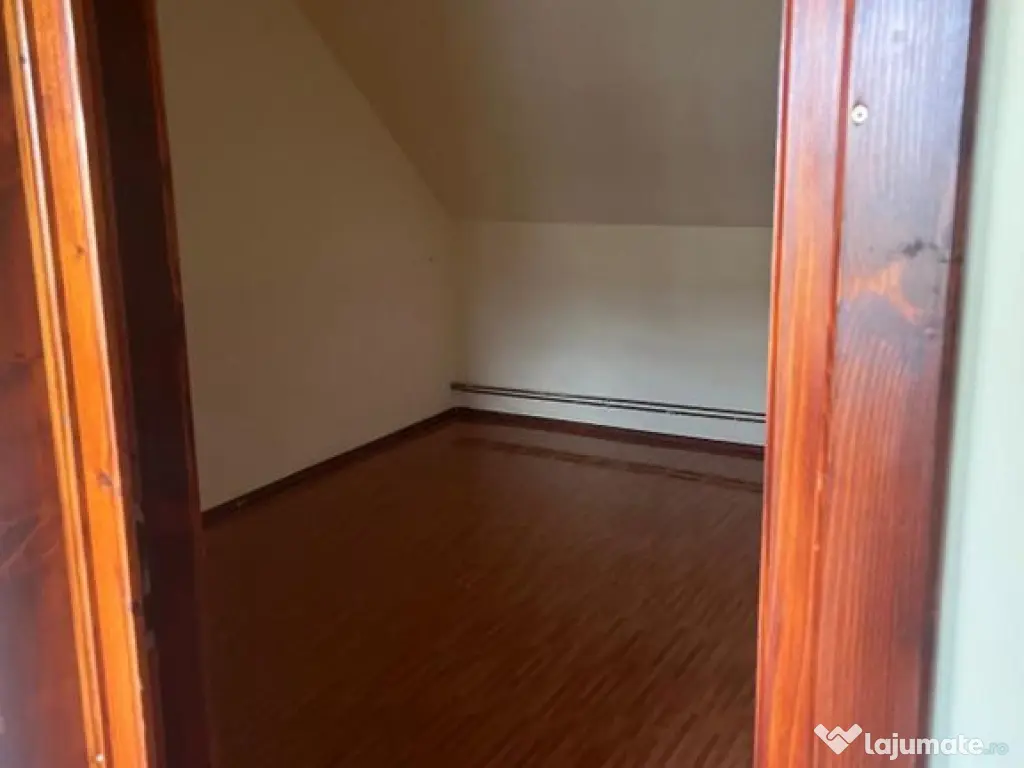Casă complet renovată, pentru locuință sau pensiune t...