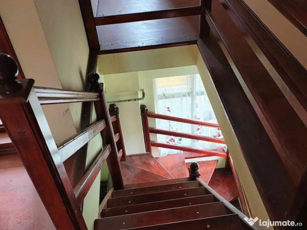 Casă complet renovată, pentru locuință sau pensiune t...