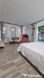 Studio Spatios cu Curte Proprie la Cativa Pasi de Mare, Mama