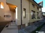Casă spațioasă cu 2 corpuri , 300 mp– ideală pentru 2