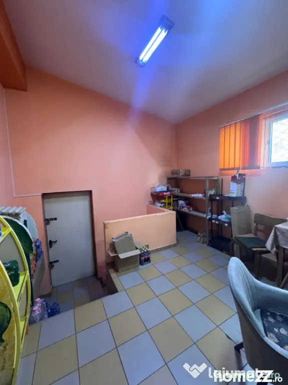 Spatiu comercial, vitrina la strada, 140mp, Radauti