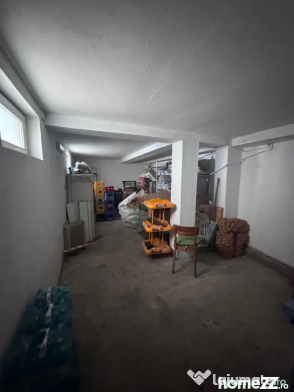 Spatiu comercial, vitrina la strada, 140mp, Radauti