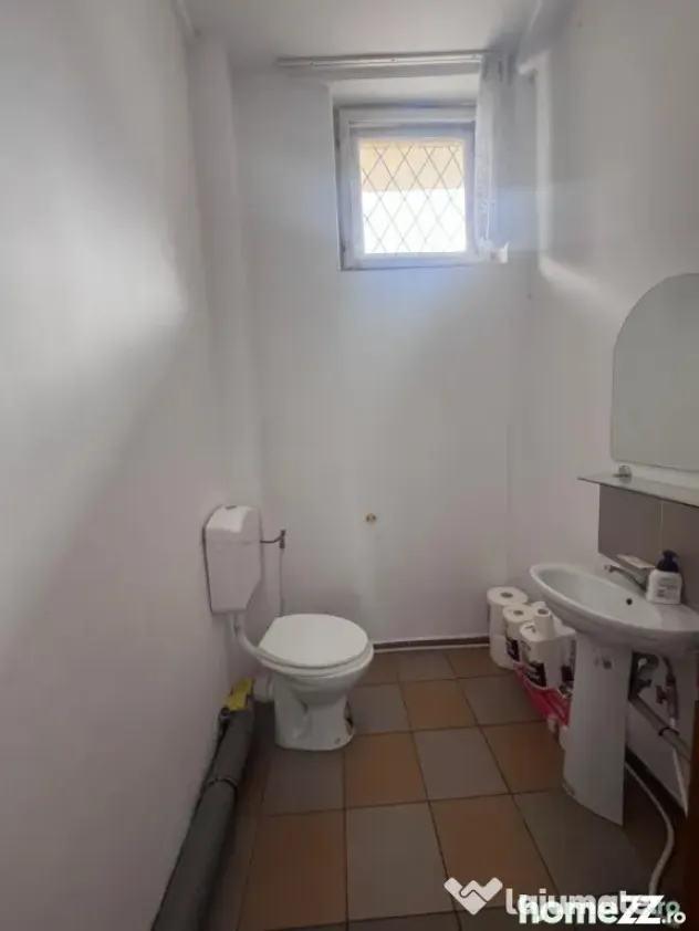 Spatiu comercial, vitrina la strada, 140mp, Radauti