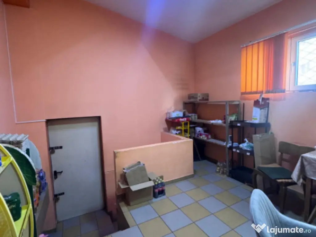 Spatiu comercial, vitrina la strada, 140mp, Radauti