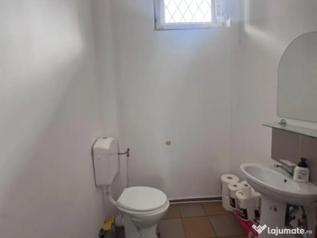 Spatiu comercial, vitrina la strada, 140mp, Radauti