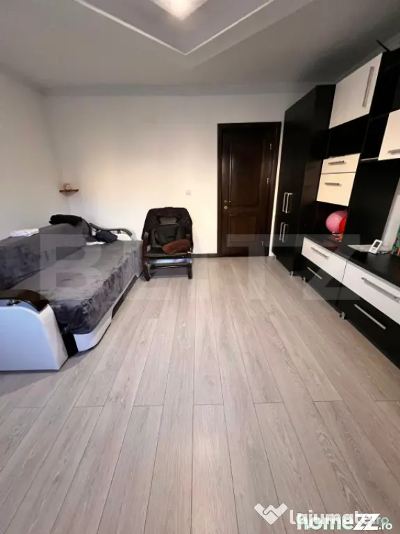 Casă cu 3 camere în Hunedoara – priveliște, piscină ș