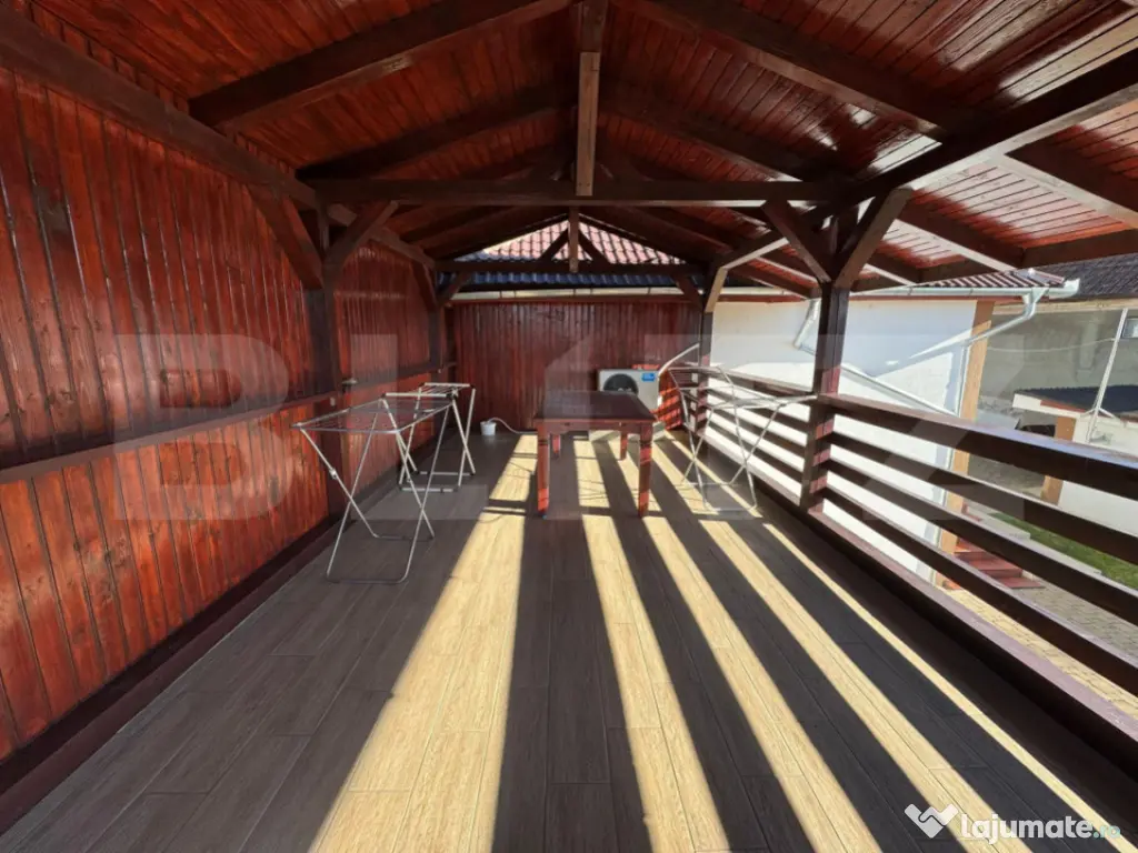 Casă cu 3 camere în Hunedoara – priveliște, piscină ș