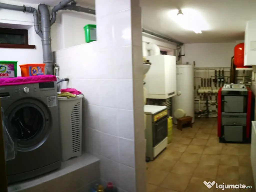 Casa de 500 mp utili, mobilata modern, 440 mp teren in Braso