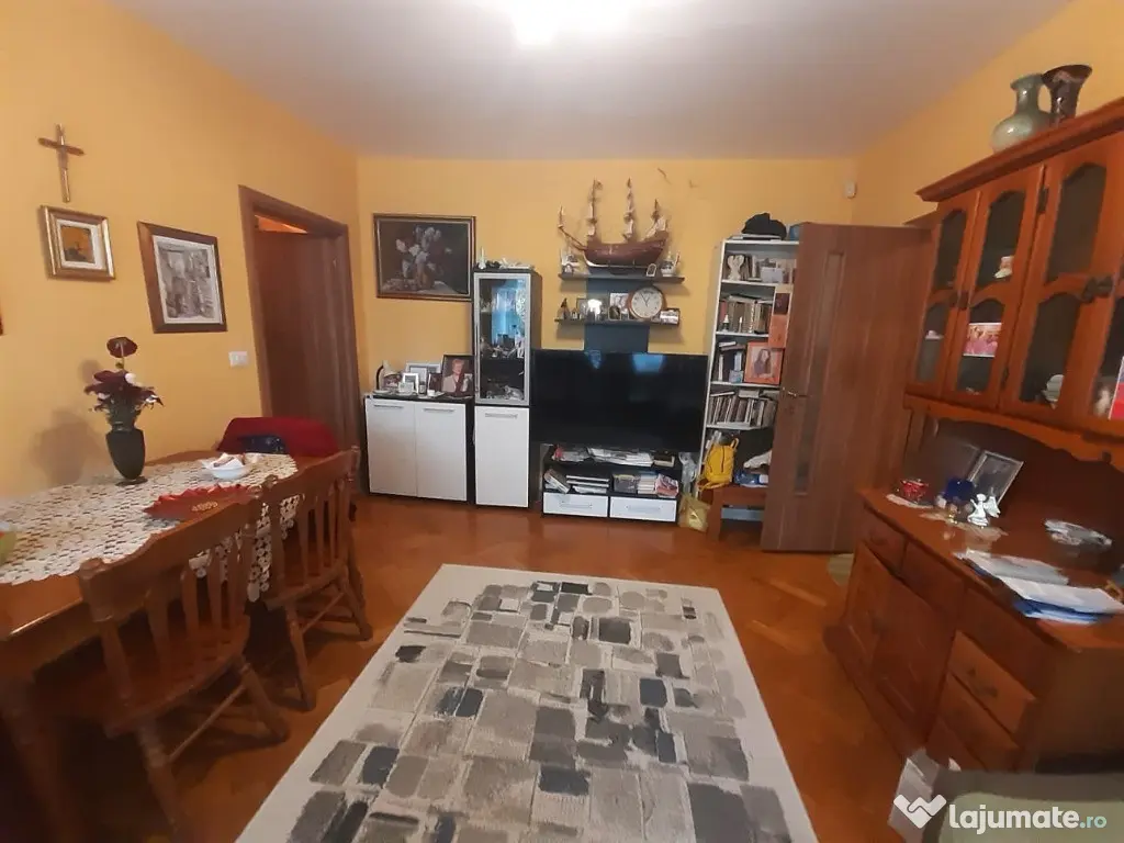 Cosbuc, 3 camere, etaj 2