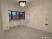 VANZARE Apartament cu 3 camere in zona Dacia 