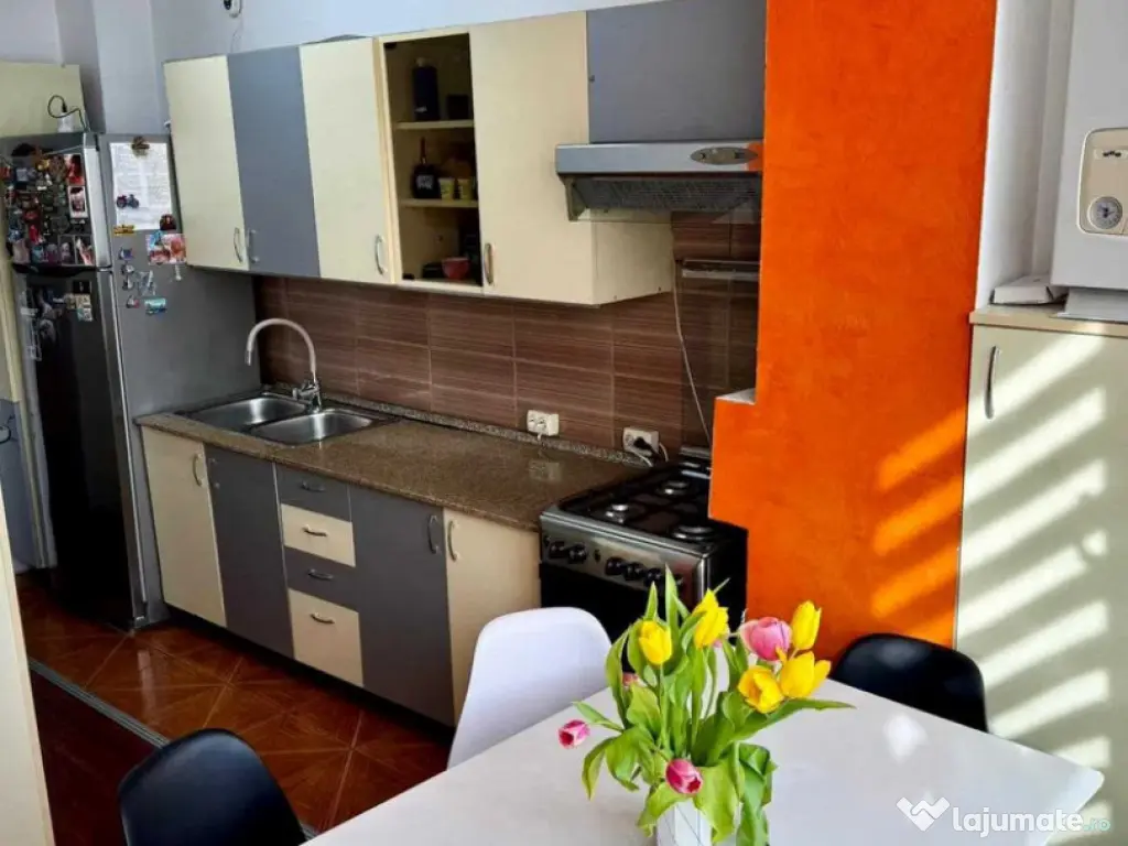 Apartament 3 camere, decomandat - zona Grivitei