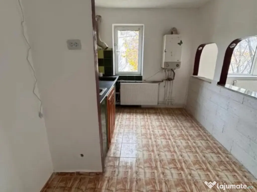 Apartament cu 2 camere ~ zona Micro 14 ~ Conf. 1 decomandat ~