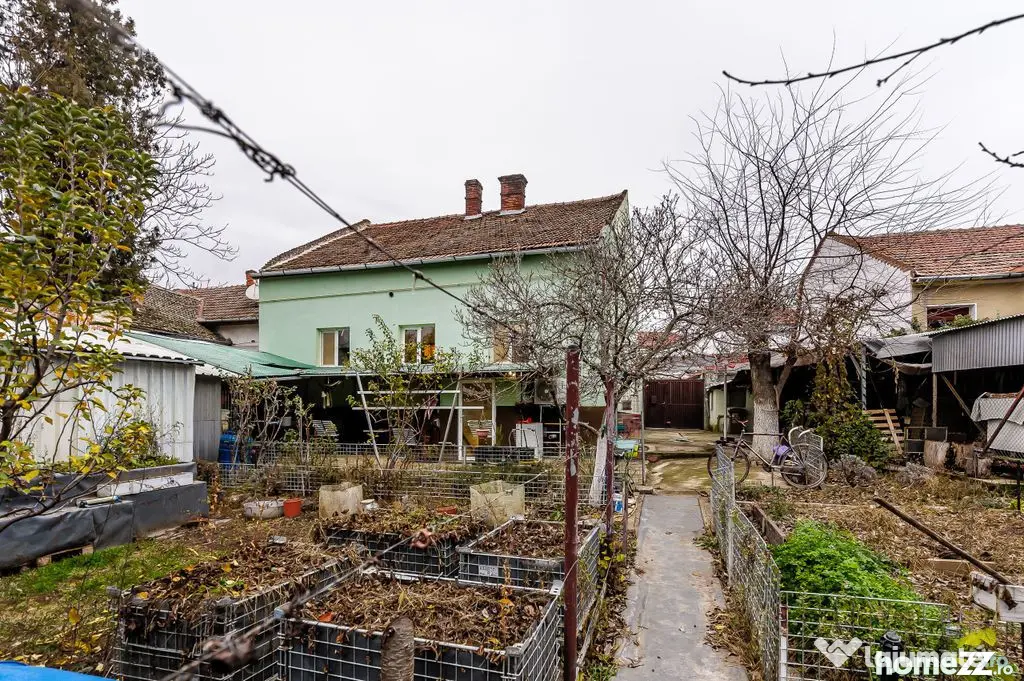 PREȚ REDUS! Casă cu teren de 750 mp, pe Malul Mureșului