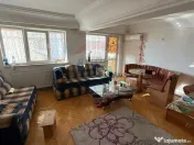 Apartament cu 4 camere de vânzare și boxă 12 mp zonă ... 