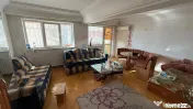 Apartament cu 4 camere de vânzare și boxă 12 mp zonă ... 