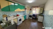 Apartament cu 4 camere de vânzare și boxă 12 mp zonă ... 
