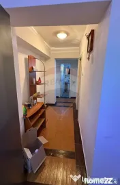 Apartament cu 4 camere de vânzare și boxă 12 mp zonă ...