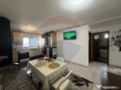 Apartament cu 3 camere de vânzare în zona Lapus 