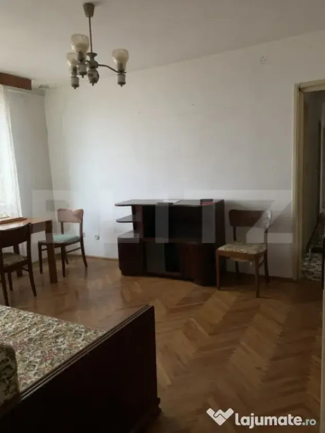 Apartament cu 4 camere, 76 mp, zona Centrala