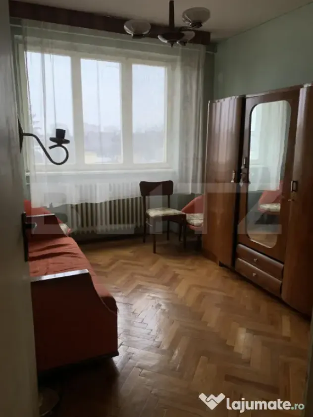 Apartament cu 4 camere, 76 mp, zona Centrala